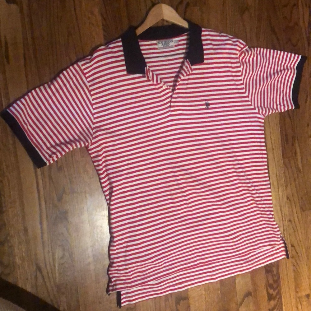 Polo shirt .